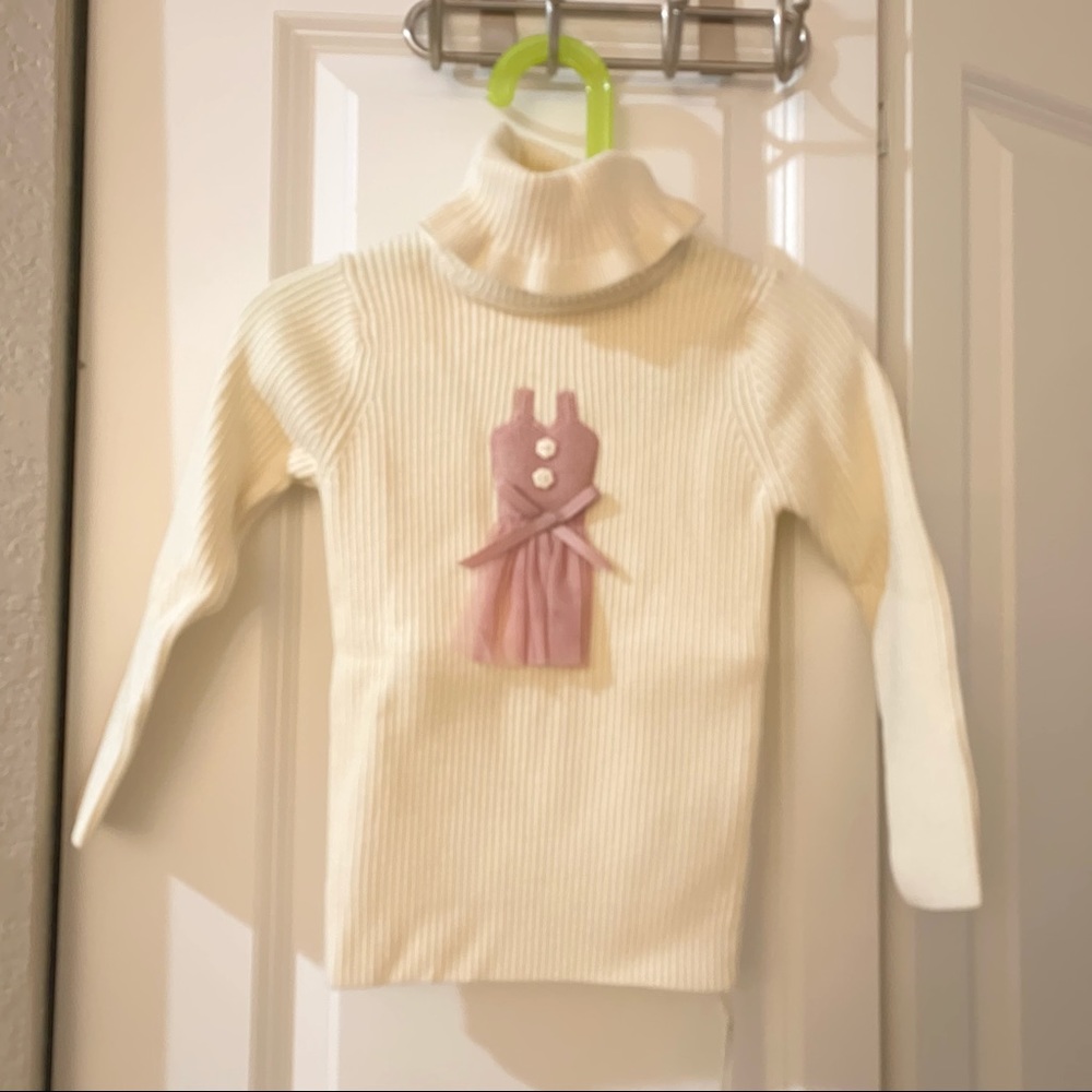 Girl size 5 (110) sweater new with tag
